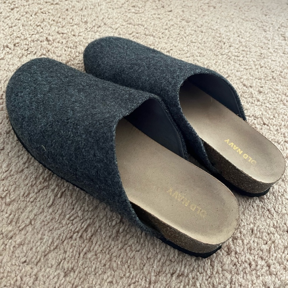 Old Navy soft brushed felt flat slides